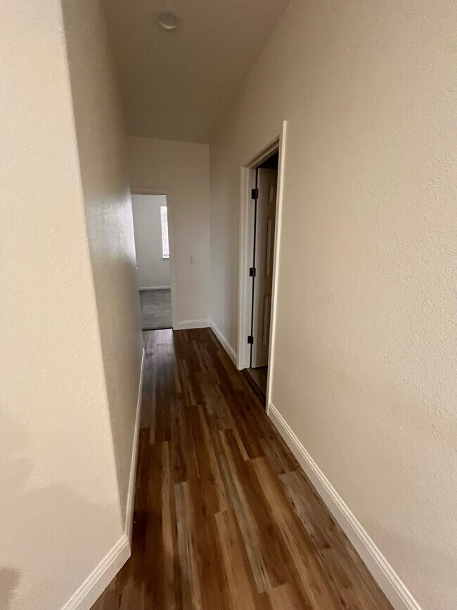 Building Photo - Near Kaiser/Pelandale