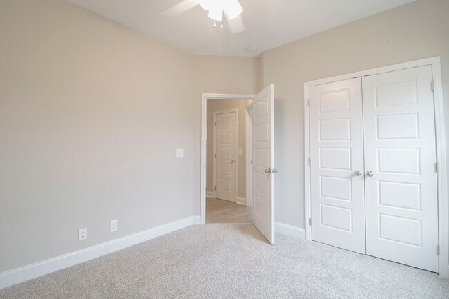 Building Photo - 477 Herman Dr