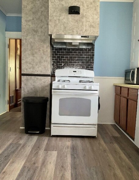 Building Photo - 614 Chenango St