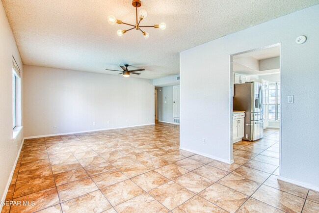 Building Photo - 853 El Parque Dr