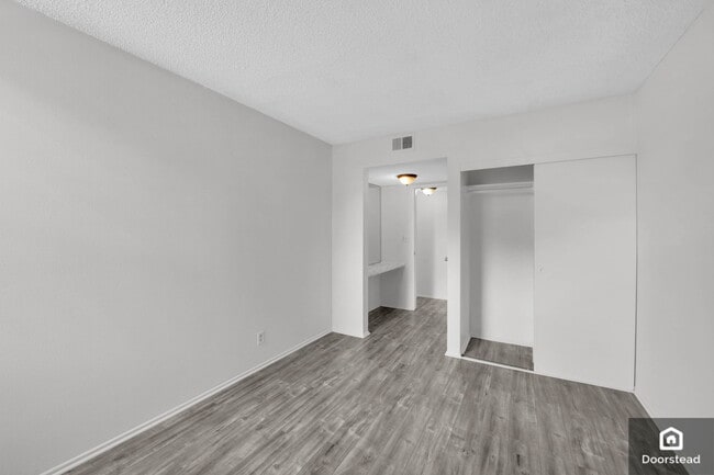 Building Photo - 18620 Hatteras St