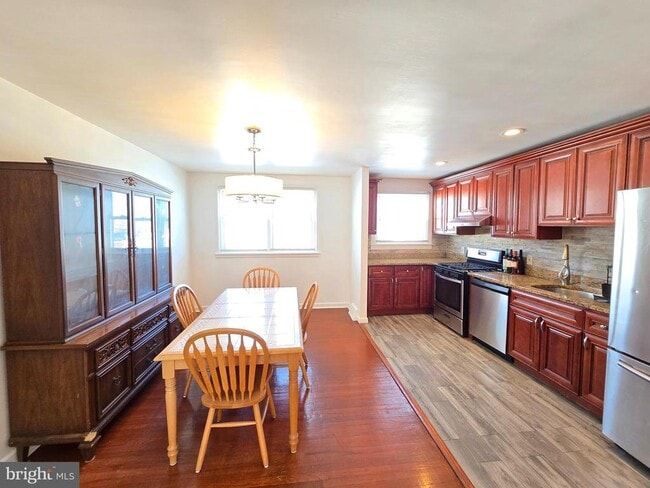 Building Photo - 2849 Hellerman St