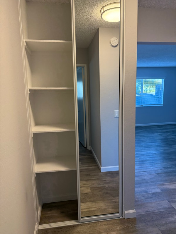 Building Photo - 966 W 11th St