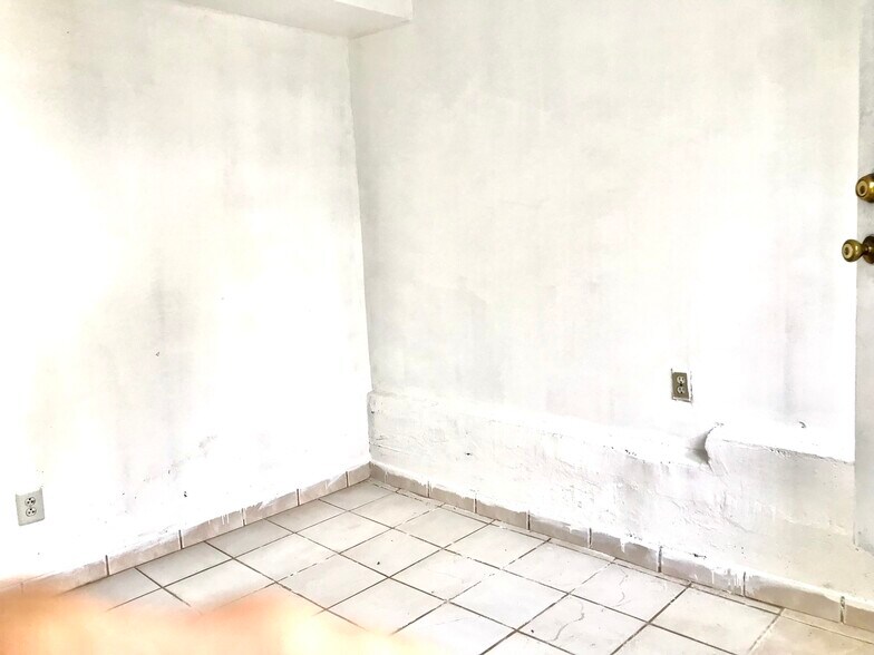 Building Photo - 1402 High St