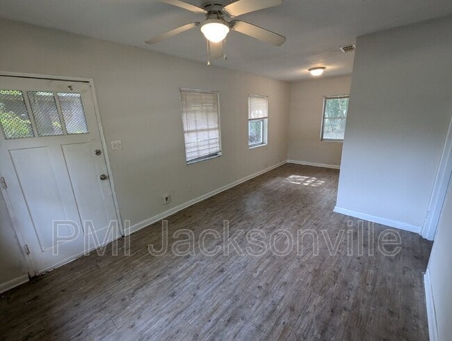 Building Photo - 1056 Detroit Cir W