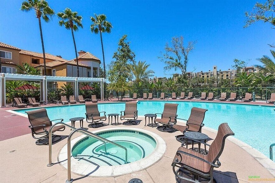 Pool facing northwest - 1950 Camino De La Reina