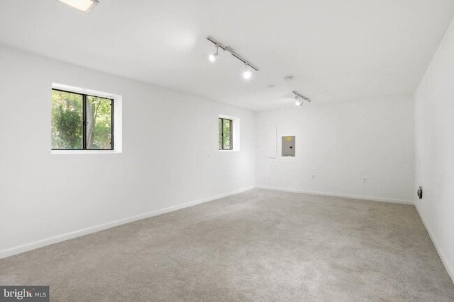 Building Photo - 131 Lee Dr