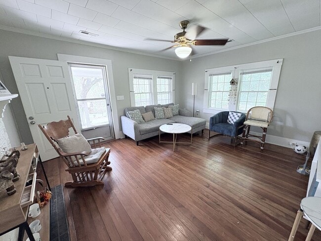 Building Photo - 102 Old Central Rd