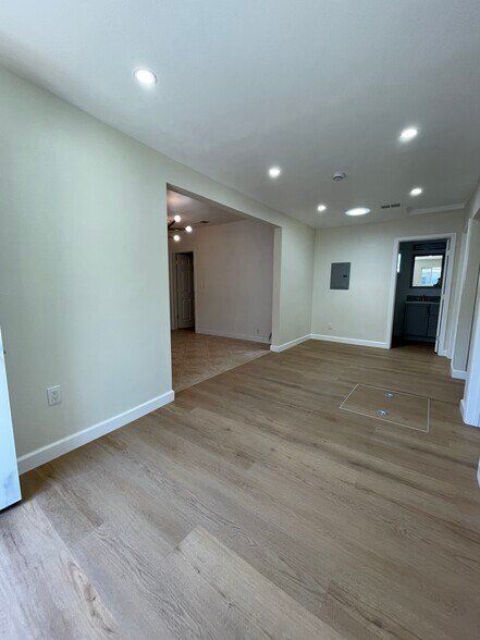 Building Photo - 320 N 18th St