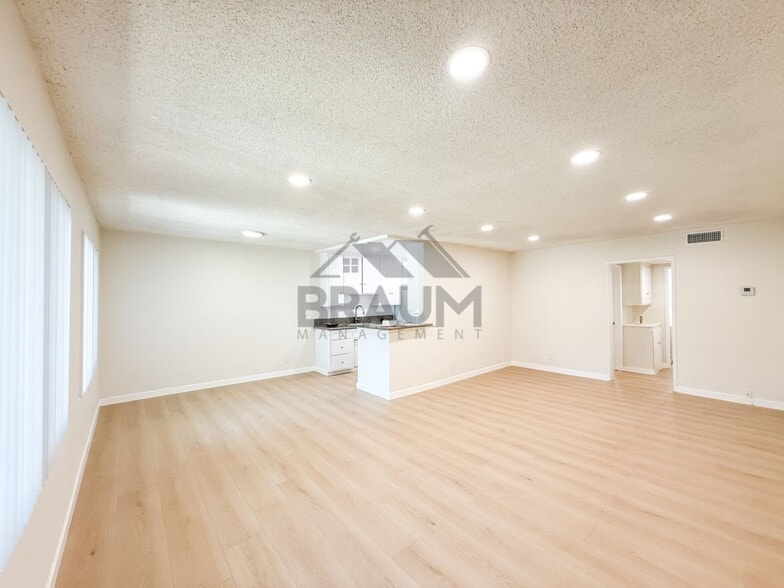 Building Photo - 6041 Whitsett Ave