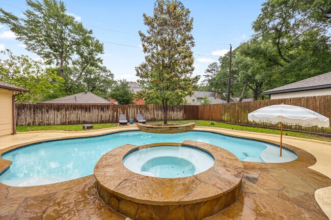 Building Photo - 12914 Ivyforest Dr