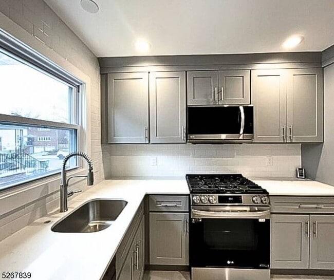 Building Photo - 400 Kennedy Dr