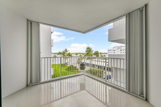 Building Photo - 2860 S Ocean Blvd