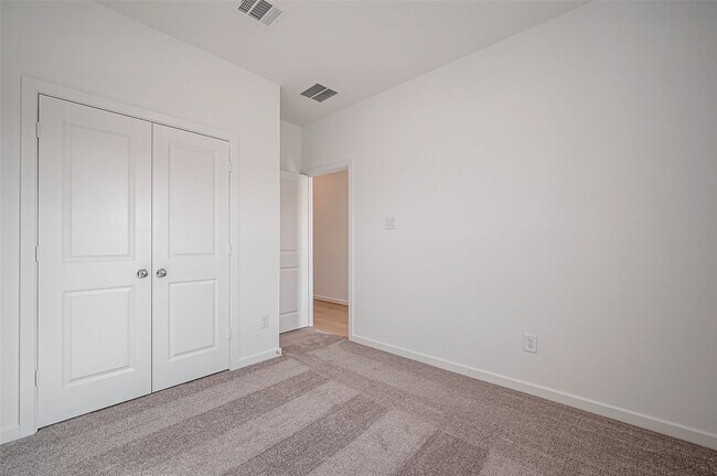Building Photo - 1127 Sugar Dr