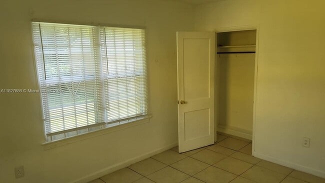 Building Photo - 1042 NW 49th St