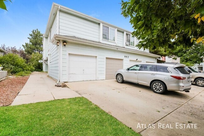 Building Photo - 862 S Uravan Ct