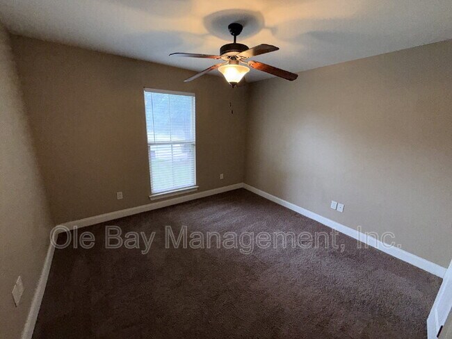 Building Photo - 18 Breydon Ct