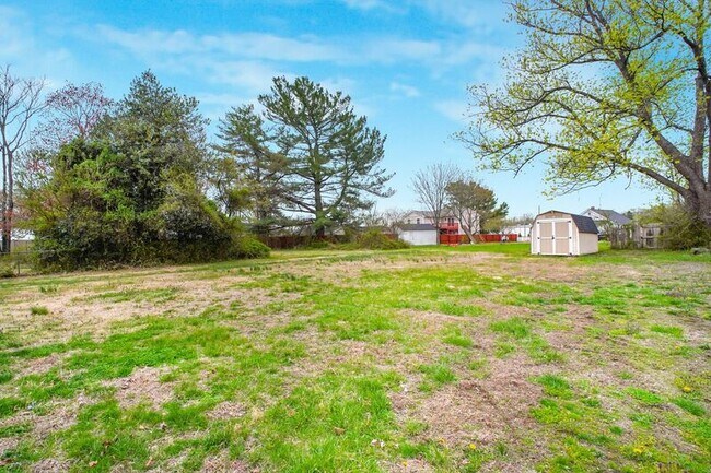 Building Photo - 6339 Old Plank Rd