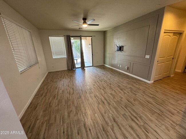 Building Photo - 4022 E Cherry Hills Dr