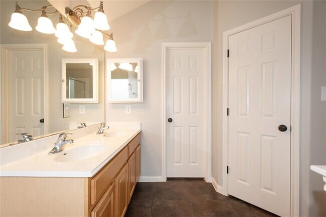 Building Photo - 19400 Sunken Creek Pass