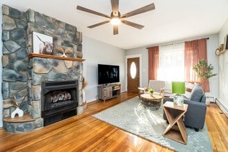 Building Photo - 3 BED · 1.5 BATH · MODERN INDUSTRIAL · AVA...