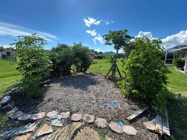 Building Photo - 25145 Mercedes Dr