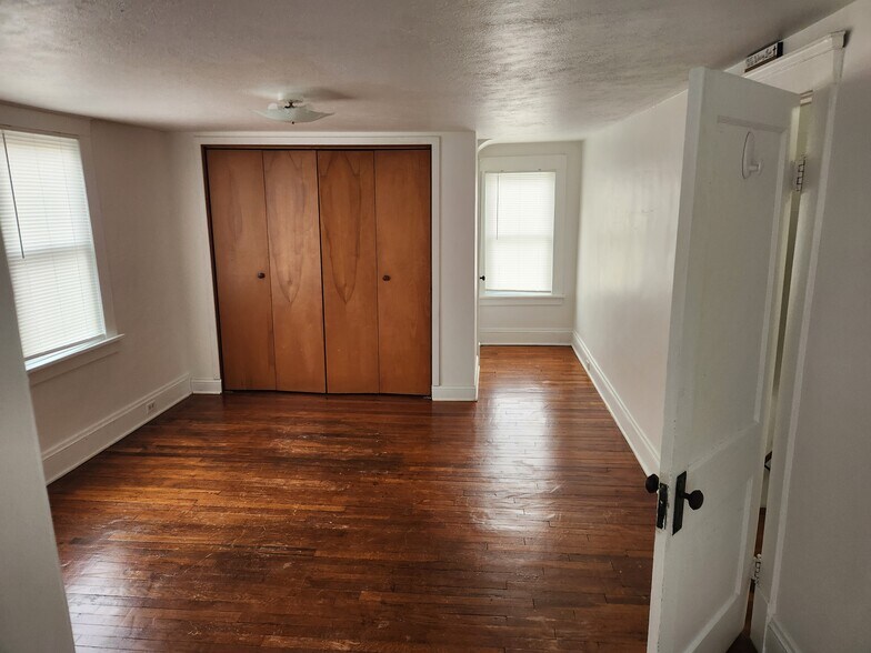 Building Photo - 4648 W 149th St