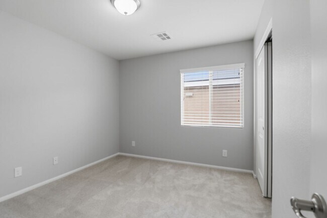 Building Photo - SW!!! Casita!!!! Single Story!!! 4 Bedrooms!!! Gated!!! End or Cut De Sac!!! Community green area...