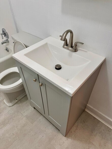 Building Photo - 40 Pond St