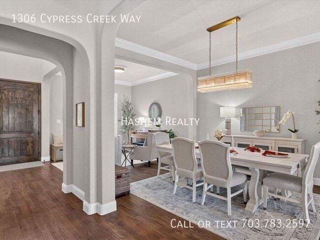 Building Photo - 1306 Cypress Creek Way