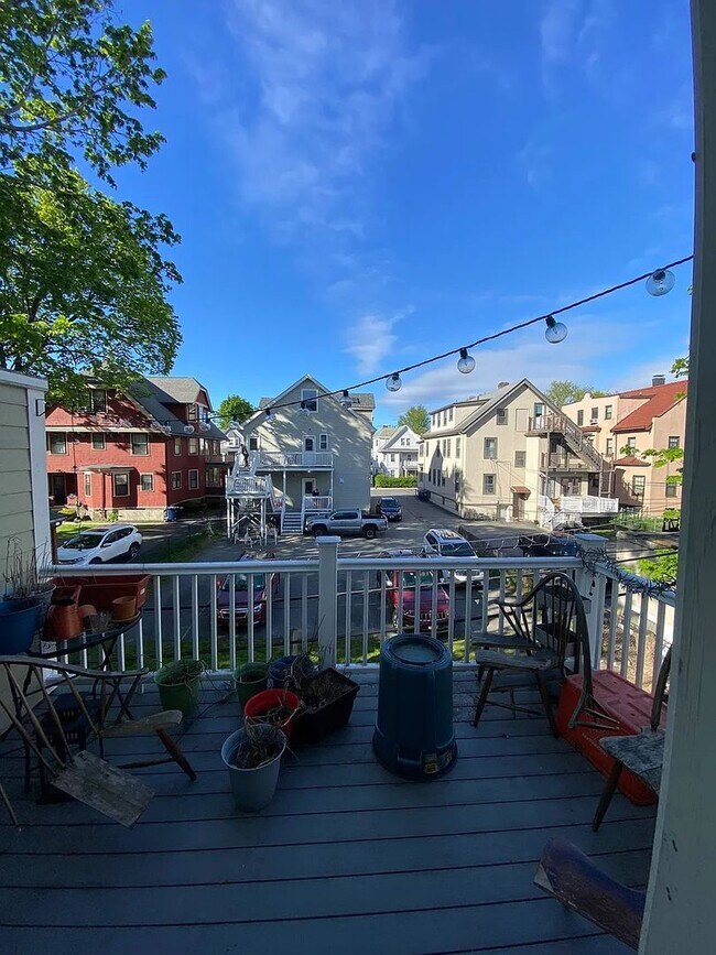 Building Photo - No Brokers Fee, No Security Deposit, In-Unit Washer and Dryer, Central Heat/AC, One Parking is In...