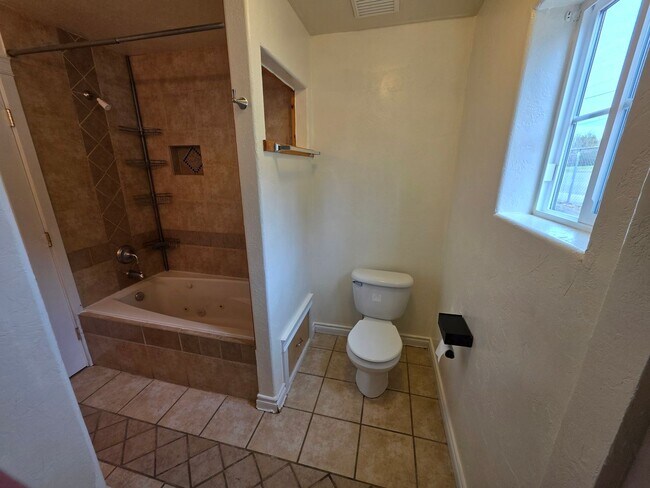 Building Photo - Large 3 bedroom 2 bath duplex. 1520 sq ft, vaulted ceilings