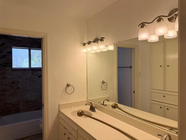 Building Photo - 123 Mesa Verde Dr