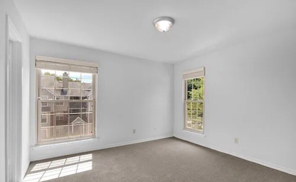 Building Photo - 12154 Penderview Ter