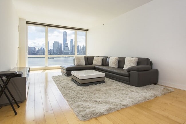 Primary Photo - 2 2nd St