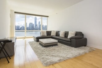 Building Photo - 2 2nd St