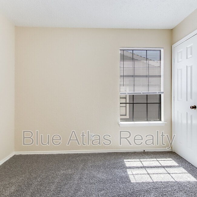 Building Photo - 8133 Foxfire Ln