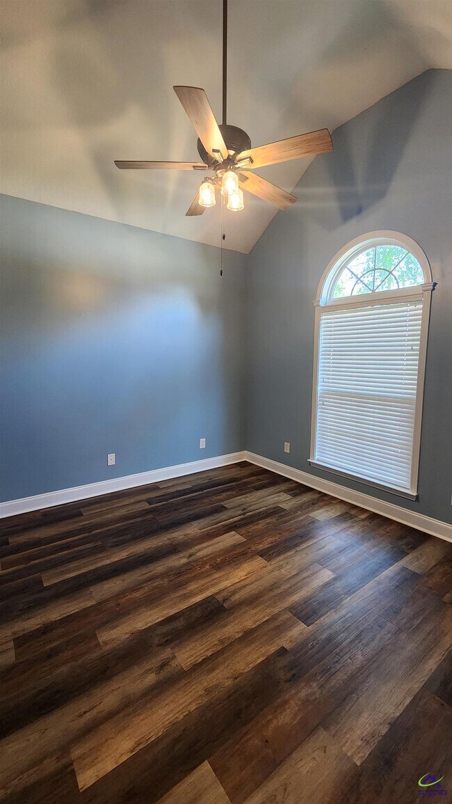 Building Photo - 502 Woods Edge Way