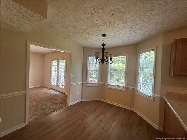 Building Photo - 2401 Larwood Dr
