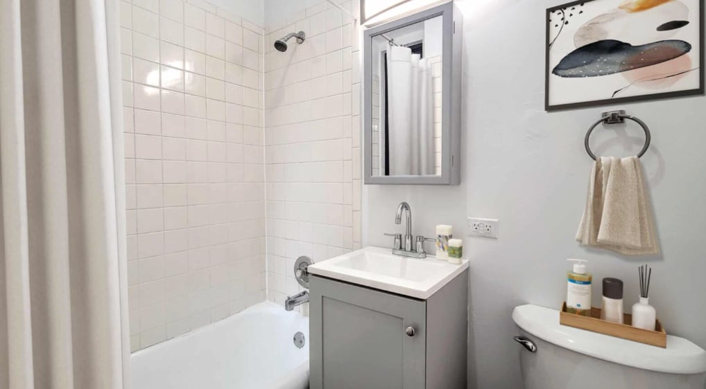 Building Photo - 630 W Barry Ave