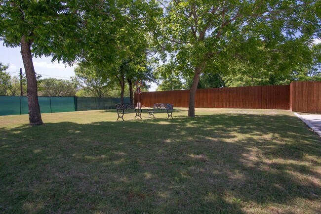 Building Photo - 540 River Run