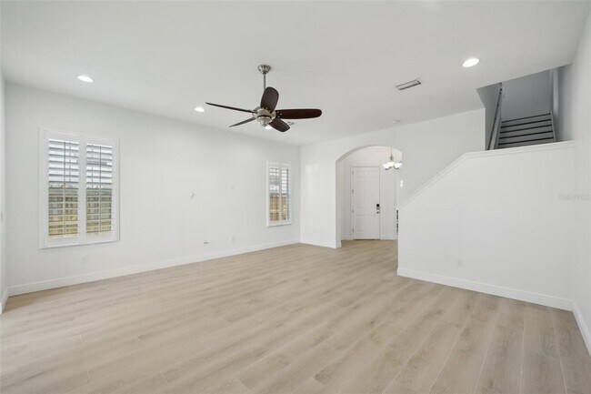 Building Photo - 307 S Arrawana Ave
