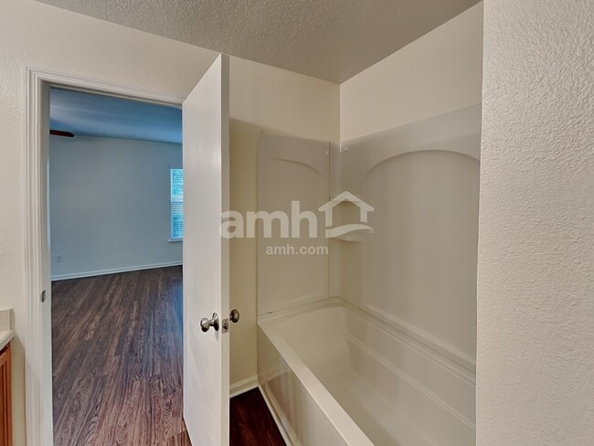 Building Photo - 1208 Nochaway Dr