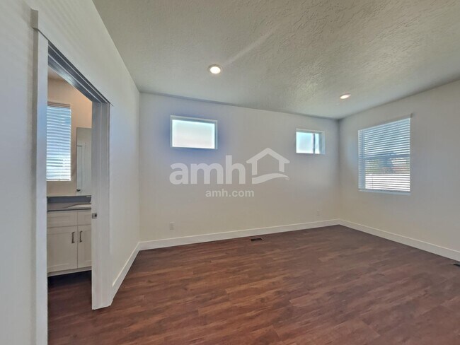 Building Photo - 9500 Aviara St