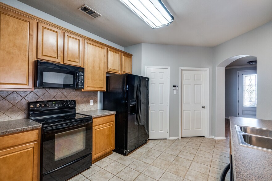Building Photo - 14708 Eaglemont Dr