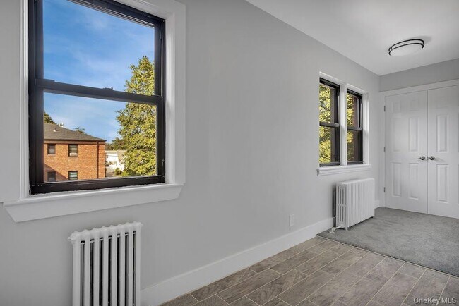 Building Photo - 115 Long Beach Rd