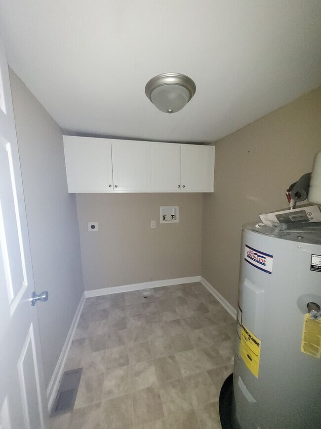 Building Photo - PRE-LEASING-Now Leasing- Madison Co. –COLB...