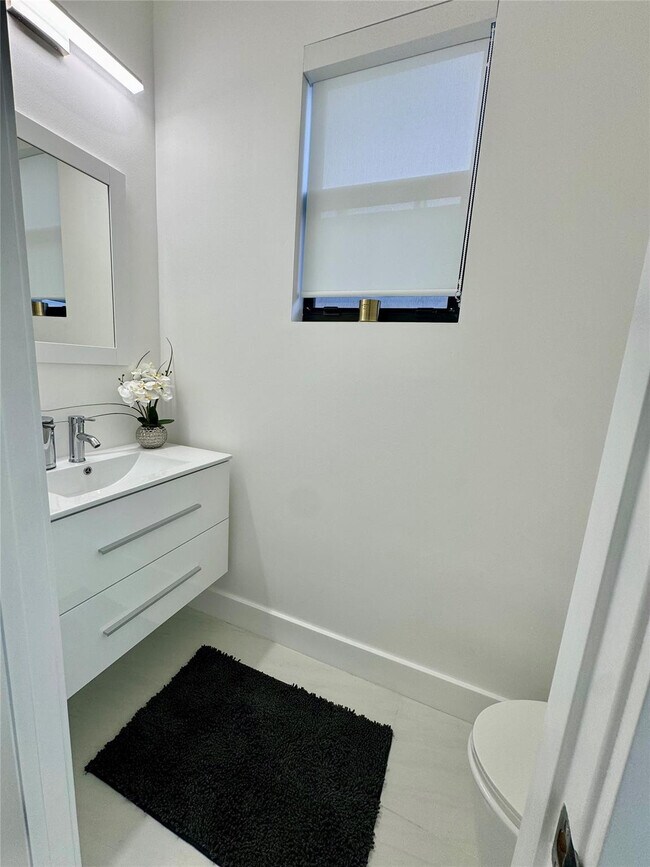 Building Photo - 4915 Whispering Way