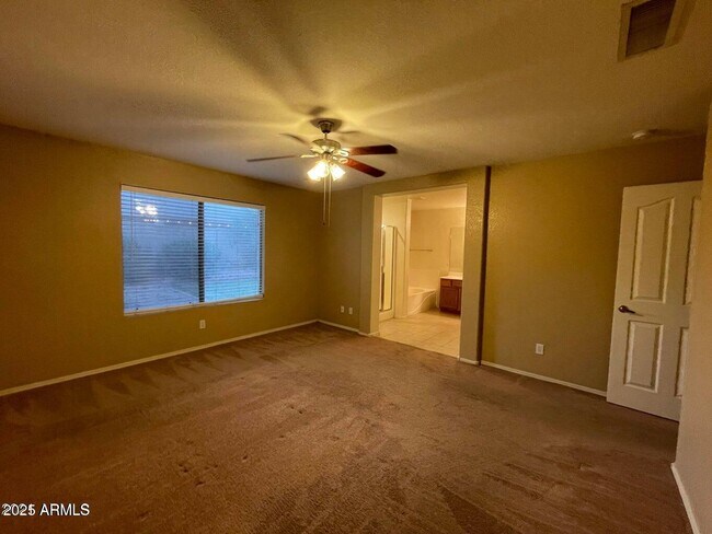Building Photo - 16112 N 138th Dr