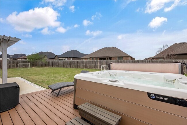 Building Photo - 1221 Stoneybrook Ln